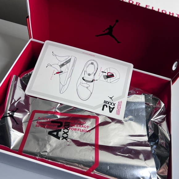 Nike Air Jordan XXXIII Black White University Red Metallic Gold woman 7-8 - Picture 8 of 10